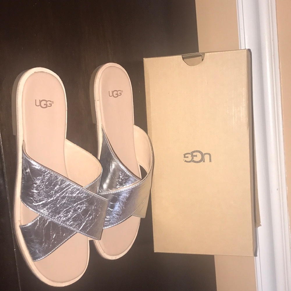 UGG shoes-Selling because I bought the wrong size!